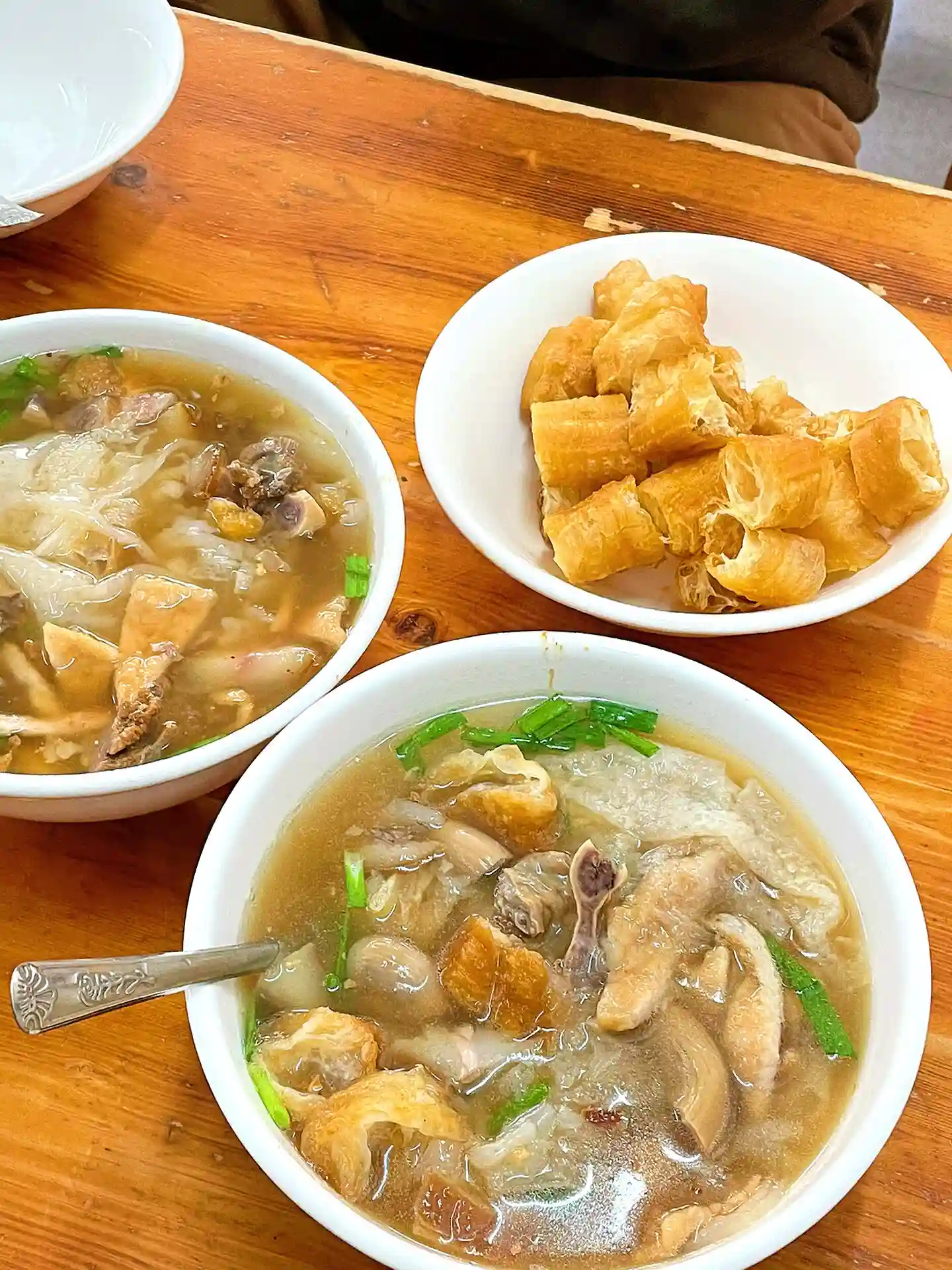 Guo Bian Hu rice-flour breakfast soup